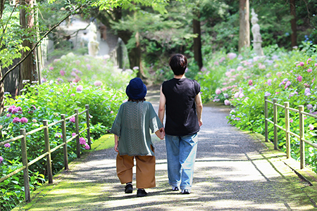 いつか繋いだ手<br>石川　弥加